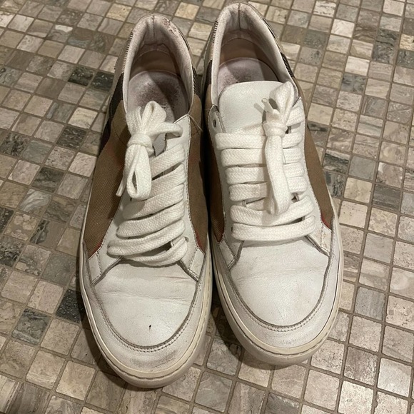 BURBERRY SNEAKERS - Picture 4 of 8